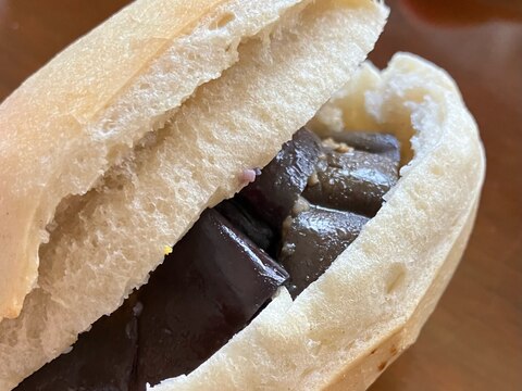 長野のおやきみたいな《味噌茄子パン》